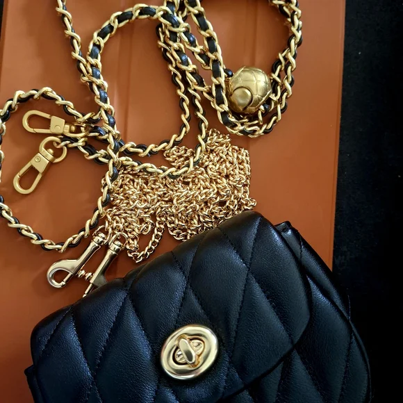 COACH Quilted Nappa Leather Turnlock Card Case- Women's Crossbody Bag- BRAND NEW - Picture 4 of 8